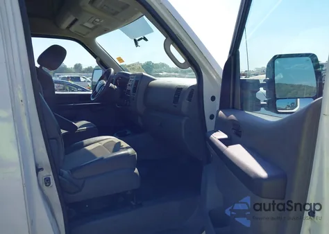 2015 Nissan Nv Cargo Nv2500 Hd S V8 из США, поврежденный, VIN 1N6AF0LXXFN802656